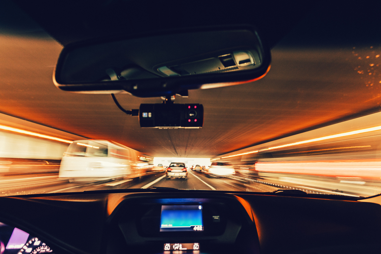 Read more about the article How In-Vehicle Dash Cameras Can Help Reduce Insurance Premiums for Your Fleet