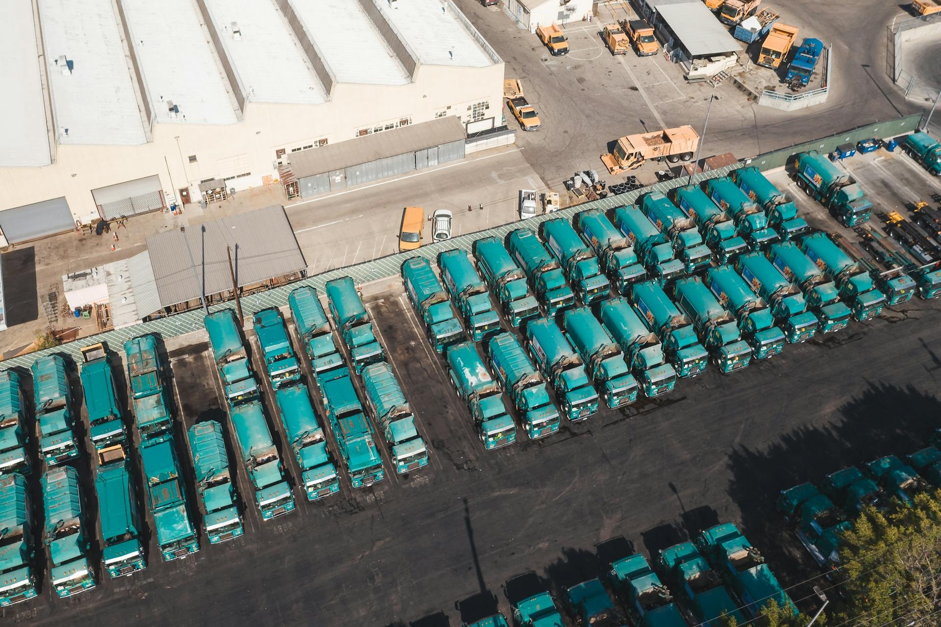Read more about the article What is Fleet Servicing and Why Does it Matter for Companies?